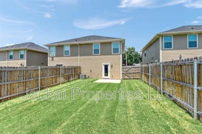 Building Photo - 232 W Lk St