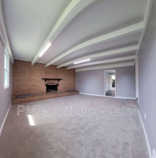 Building Photo - 104 Madison Cir