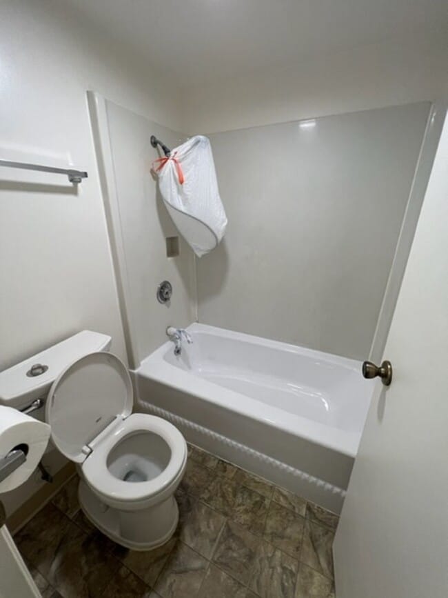 Building Photo - The Pearl- 2 bedrooom one bath unit with 2 assigned parking stalls!