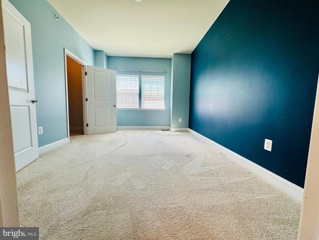 Building Photo - 5715 Rosanna Pl