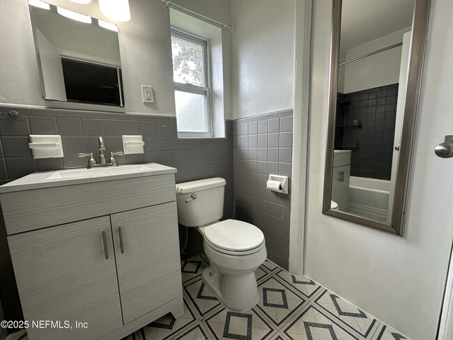 Building Photo - 3851 Ponce De Leon Ave