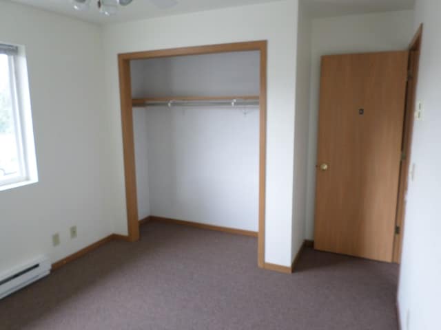 Building Photo - 560 Main St