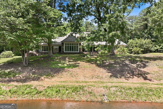 Building Photo - 3735 Smithtown Rd