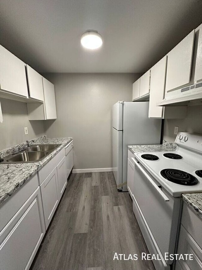 Building Photo - 1825 Zebulon Dr