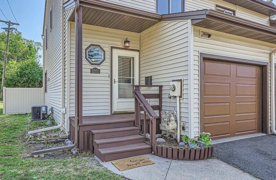 Building Photo - 2201 2nd Ave N