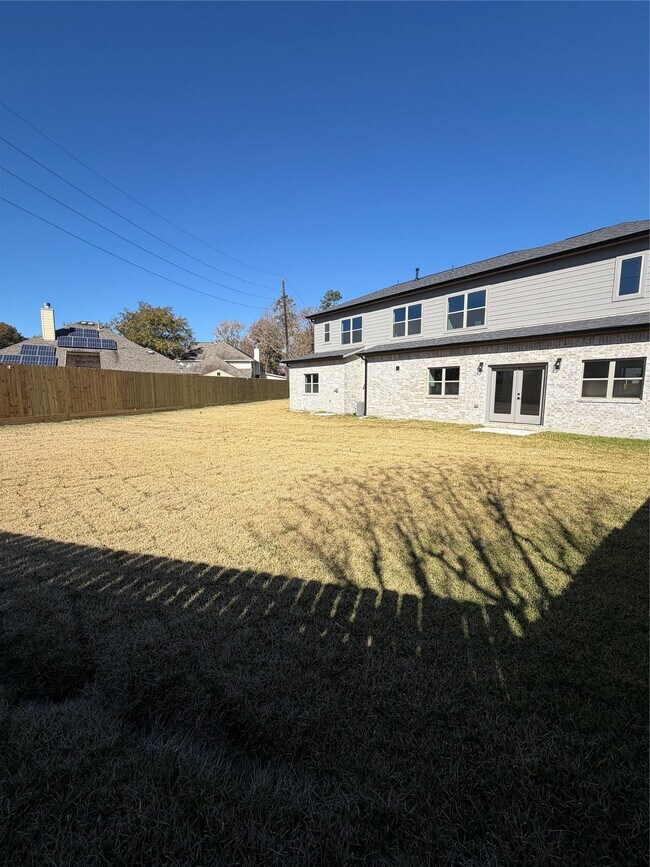 Building Photo - 20003 Venetto St