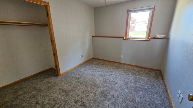 Building Photo - Beautiful Single Family Home