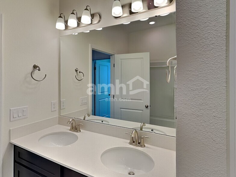 Building Photo - 2705 Ponds Trl