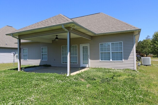 Building Photo - GREAT RENTAL IN FOX HOLLOW SUBDIVISION!