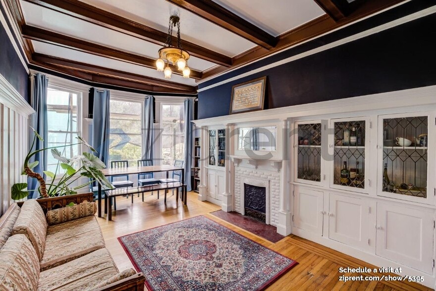 Building Photo - 643 Cole St