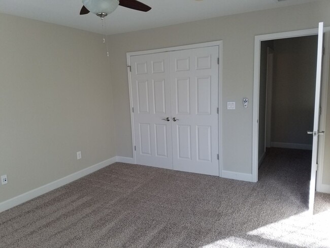 Building Photo - Stunning 4 Bedroom 3.5 Bath Lowry Townhome...