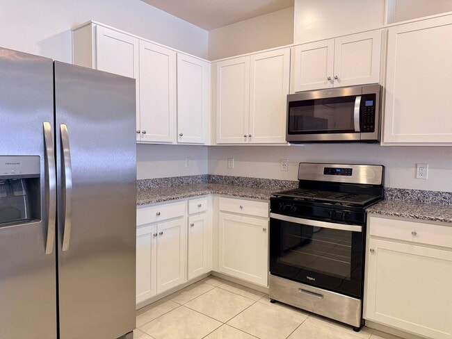 Building Photo - Beautiful Inspirada Townhome! 1/2 off first full month if leased by 5/15/26!
