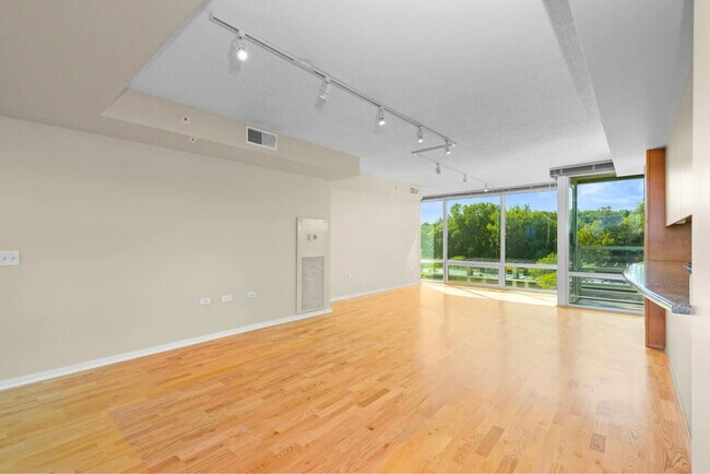 Building Photo - 9715 Woods Dr