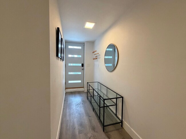 Building Photo - Stylishly Updated 4BR Home in the Heart of Northeast Minneapolis!
