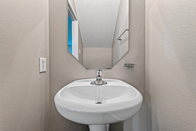 Building Photo - 5403 Canyon Hollow Dr