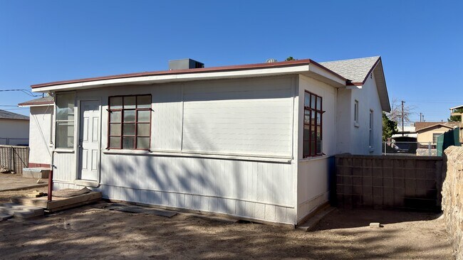 Building Photo - 8033 Carpenter Dr
