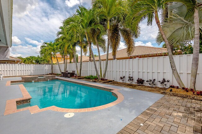 Building Photo - 16931 SW 5th Ct