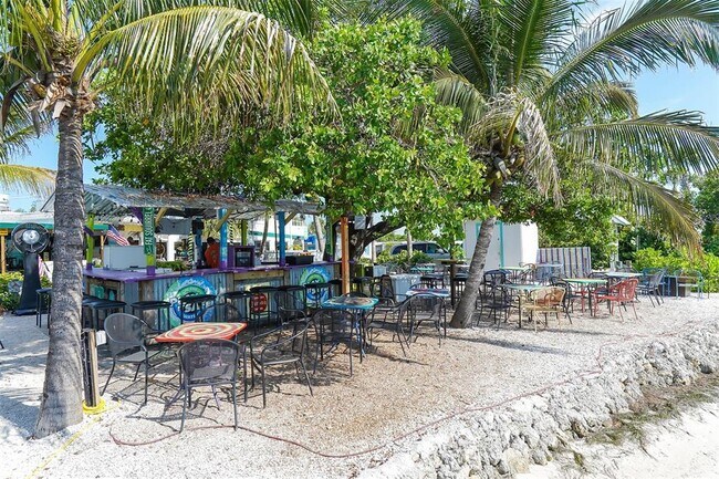 Building Photo - 4216 Plumosa Terrace