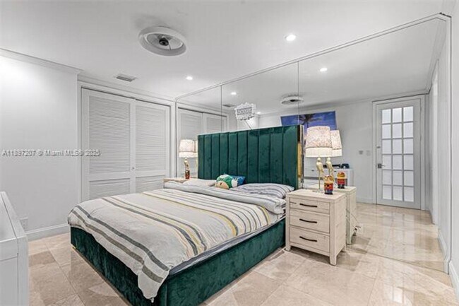 Building Photo - 6124 Paradise Point Dr