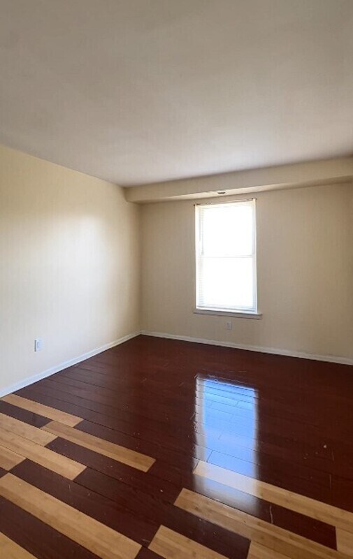 Building Photo - 2721 S 76th St