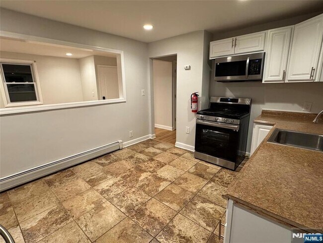 Building Photo - 2 Woodside Ave