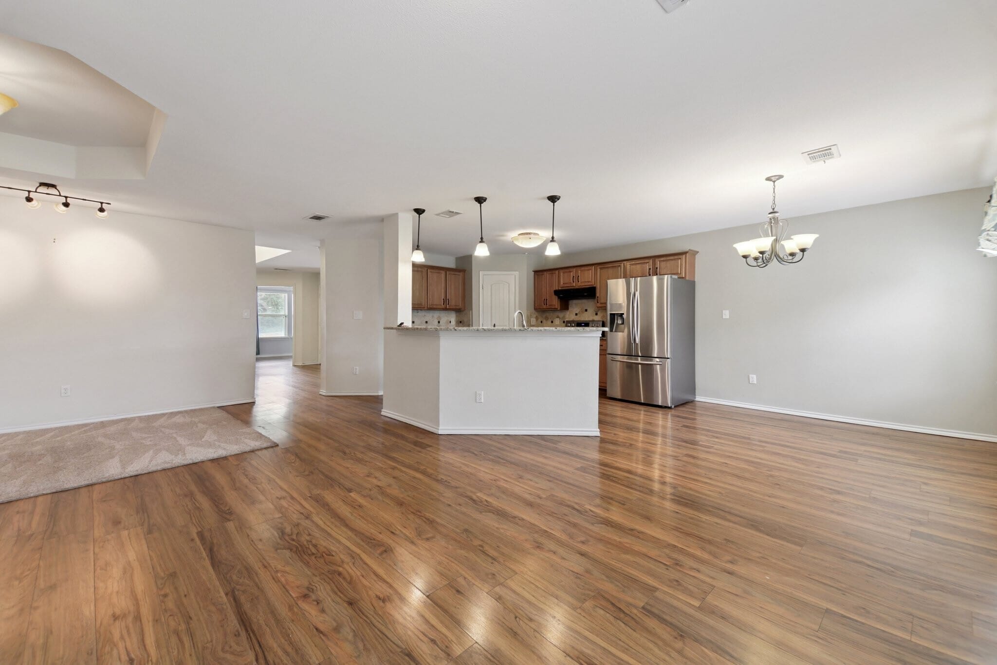 Building Photo - 2114 Iroquois Dr