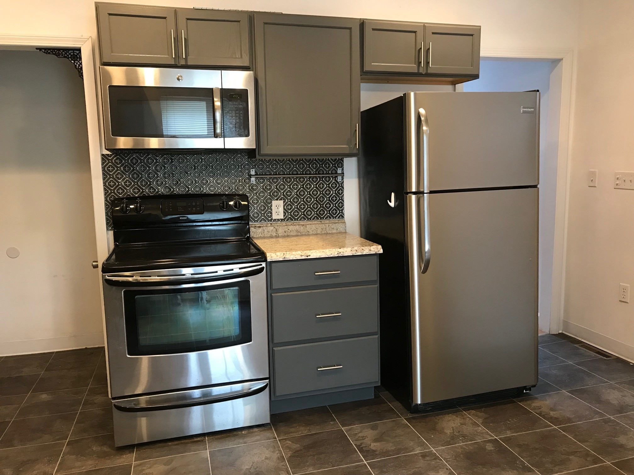 Kitchen-1b - 125 E Walnut Ave