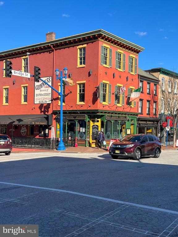 Building Photo - 316 Bridge St