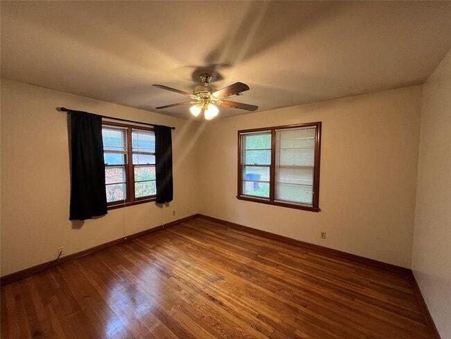 Building Photo - 511 Fleetwood Dr