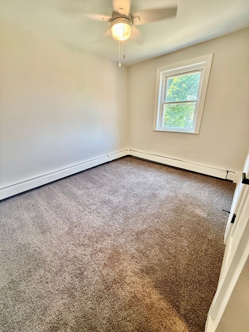 Building Photo - Oak Gardens Apartment (LO)