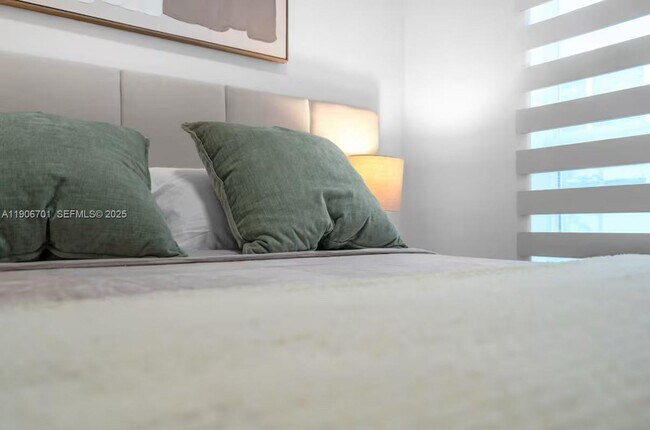 Building Photo - 1542 NW 2nd St