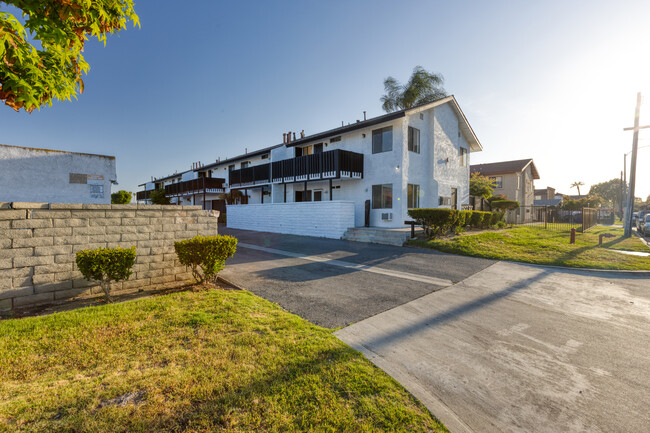 Building Photo - 3296 Franklin Ave