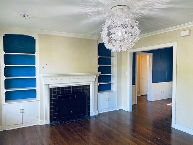 Building Photo - Modern Upstairs Unit in the Highly Desirab...