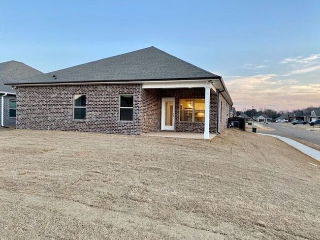 Building Photo - Great location in Athens