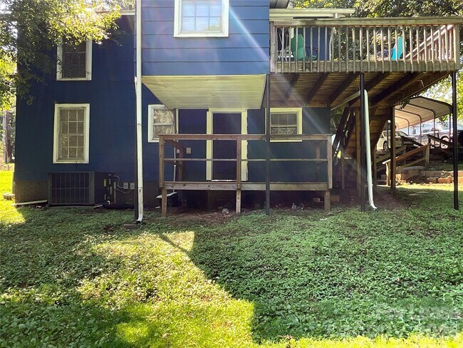 Building Photo - 403 Green St