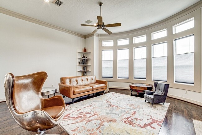 Building Photo - Stunning 3 Bed / 3.5 Bathroom in Heart of Hyde Park/Montrose!