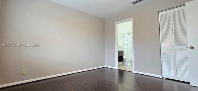 Building Photo - 1000 SE 2nd St