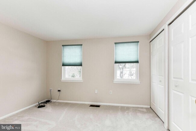 Building Photo - 60 Benton Ct