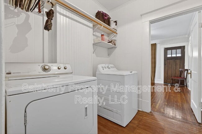 Building Photo - 212 N Grand Ave