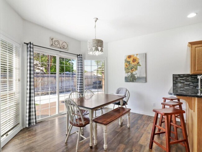 Building Photo - 695 W Riodosa Dr