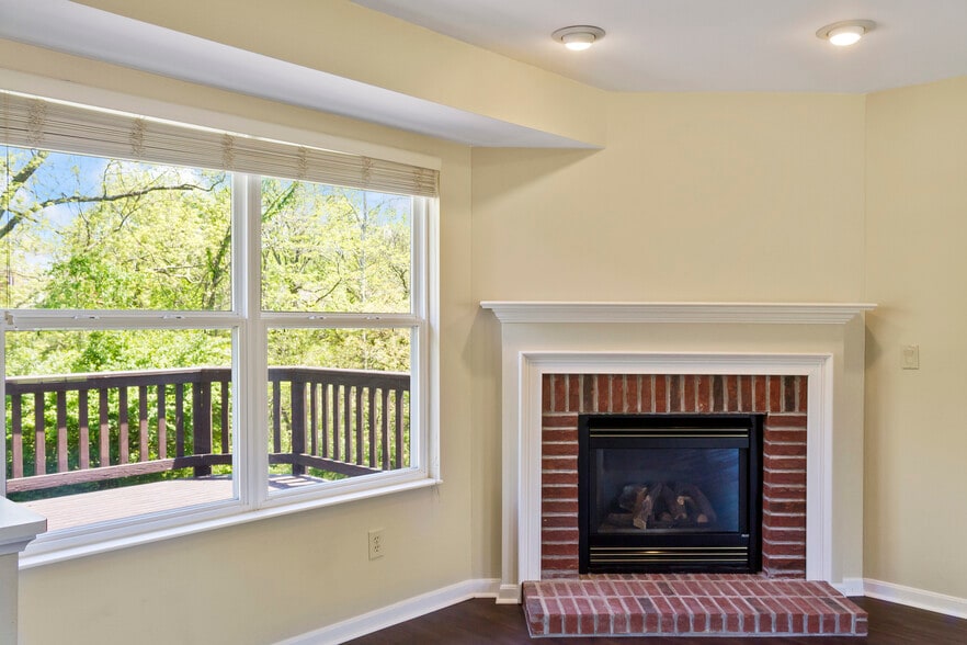 Building Photo - 2618 Spring Mill Pl