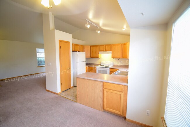 Building Photo - 648 Brewer Dr