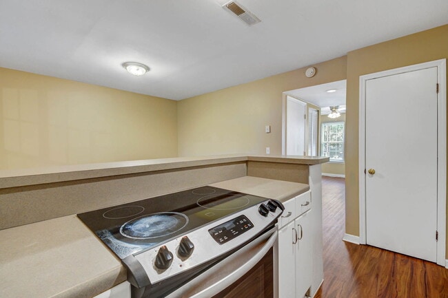 Building Photo - 2318 Applebee Way