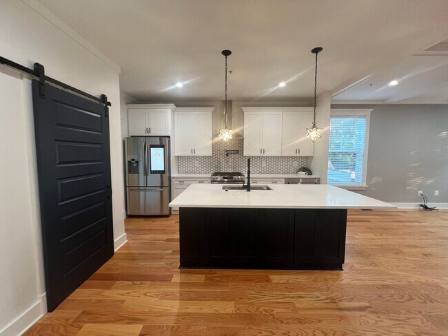 Building Photo - Stunning 4 BR/3.5 BA Single-Family Home in...