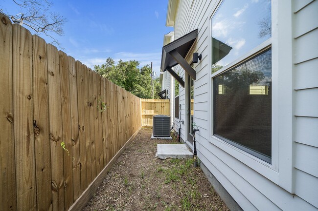 Building Photo - 9 Wellford St