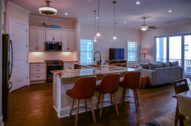 Building Photo - 1013 Marsh Vw Dr