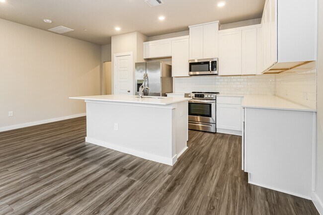 Building Photo - 18326 W Centro Cir