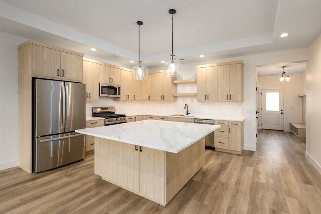 Building Photo - 4607 Pine Crest Dr
