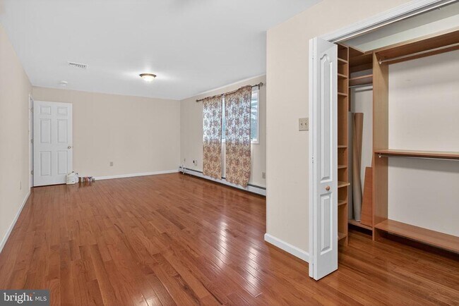 Building Photo - 764 Lakehurst Rd