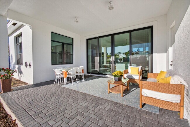 Building Photo - 11460 SW Pietra Wy